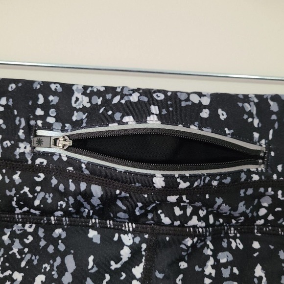 Athleta‎ Pebble Be Free Knicker Capri Leggings Size Medium - Picture 9 of 13